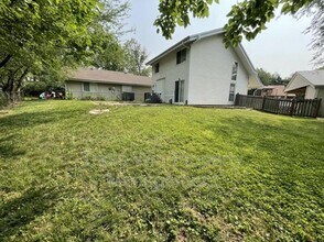 411 Far Hill Dr in Ballwin, MO - Building Photo - Building Photo