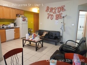 253-253 Lester St in Waterloo, ON - Building Photo - Building Photo