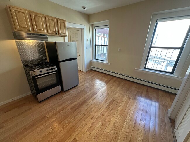 238 Cambridge St, Unit 3 in Boston, MA - Building Photo - Building Photo
