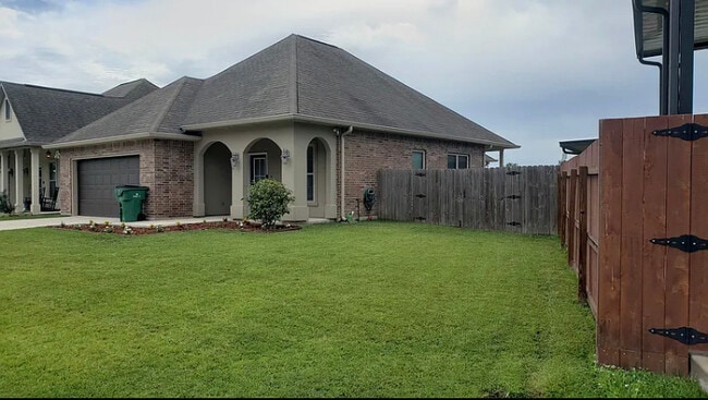 69613 Taverny Ct in Madisonville, LA - Building Photo - Building Photo