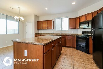 15418 W Laurel Ln in Surprise, AZ - Foto de edificio - Building Photo