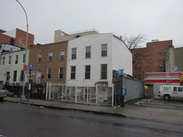 1095 Dekalb Ave in Brooklyn, NY - Building Photo