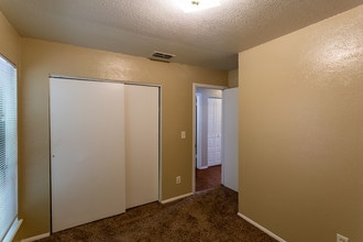 Summerstone Duplexes in Tulsa, OK - Building Photo - Interior Photo