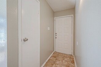 5105 Beaver Hollow Dr in Houston, TX - Building Photo - Building Photo