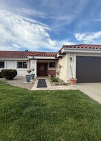 305 Chaplin Cir in Lompoc, CA - Building Photo
