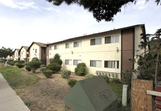 Imperial Terrace Apartments in San Diego, CA - Foto de edificio - Building Photo