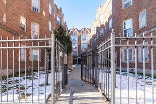 7422 N Damen Ave in Chicago, IL - Building Photo