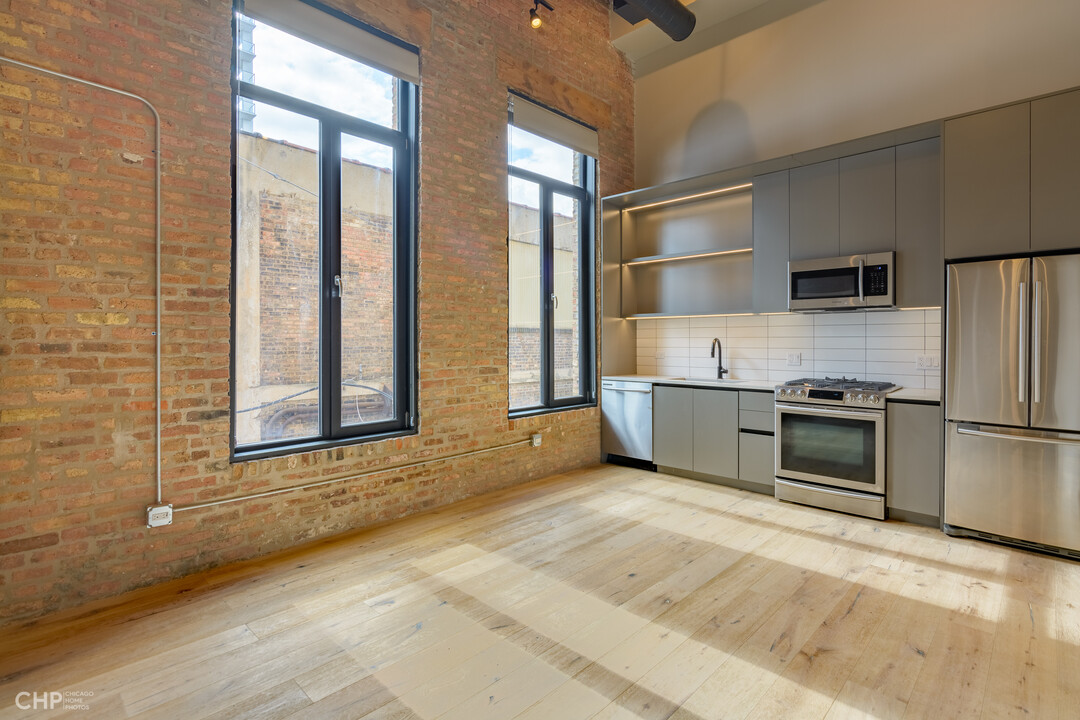 729 N Sangamon St, Unit 413 in Chicago, IL - Building Photo