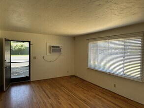 519 W Orangeburg Ave in Modesto, CA - Building Photo - Building Photo