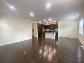 16615 Gill Loop in San Diego, CA - Foto de edificio - Building Photo