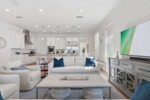 419 Lakefront Dr in Panama City Beach, FL - Building Photo