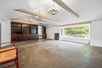 62 Pound Ridge Rd in Pound Ridge, NY - Building Photo - Building Photo