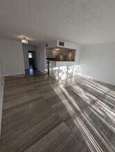 7360 SW 82nd St in Miami, FL - Building Photo - Building Photo