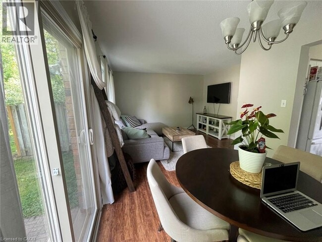 375 Kingscourt Dr in Waterloo, ON - Building Photo - Building Photo