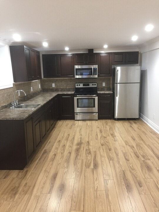 93 Bellwood Ave in Ottawa, ON - Building Photo