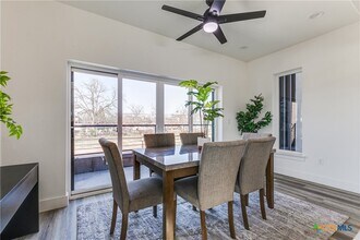 126 E Lachapelle in San Antonio, TX - Building Photo - Building Photo