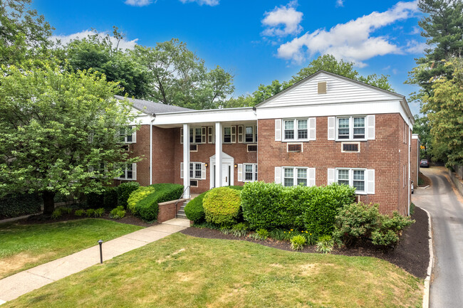 Merioneth Apartments in Ardmore, PA - Building Photo - Building Photo