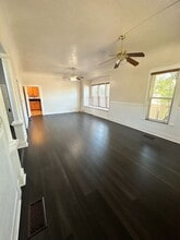 323 W Myrtle St in Hanford, CA - Building Photo - Building Photo