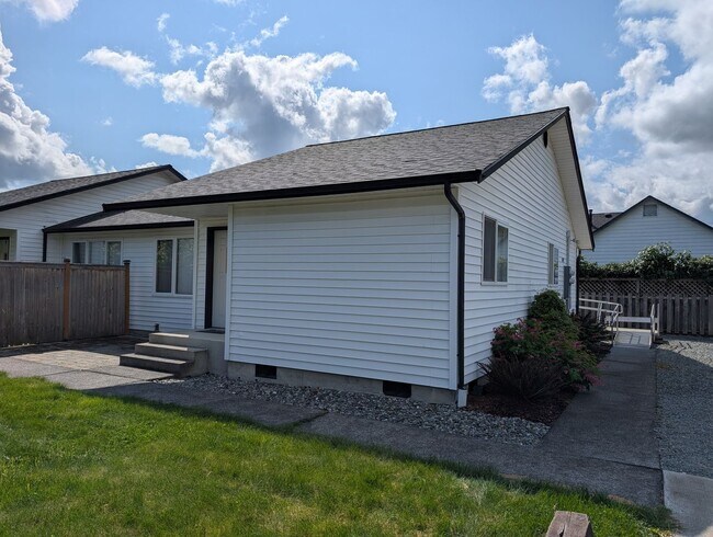 821 Lucas Dr-Unit -Unit A in Sedro Woolley, WA - Building Photo - Building Photo