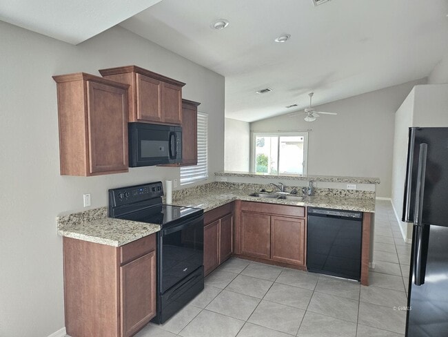 1560 Whirlwind Way in Safford, AZ - Building Photo - Building Photo