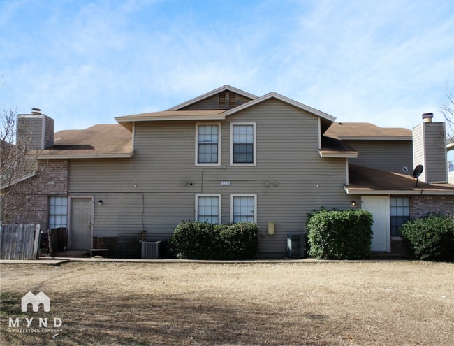 property at 2214 Creekside Ln