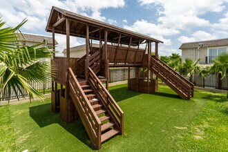 Falls of Deer Park Apartments in Pasadena, TX - Building Photo - Building Photo