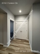 8236 E Sunray Dr in Nampa, ID - Building Photo - Building Photo