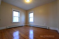 151 Tremont St, Unit 1 in Newton, MA - Foto de edificio - Building Photo