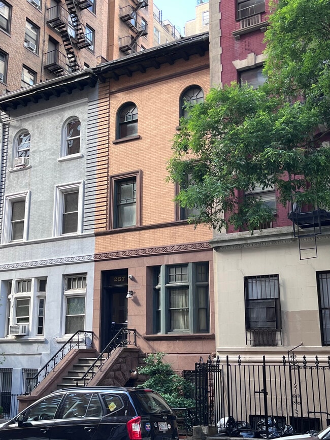 257 W 97th St, Unit 2FL