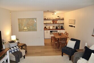 2800 Hillsboro Ave N, Unit 316 in Minneapolis, MN - Building Photo - Building Photo