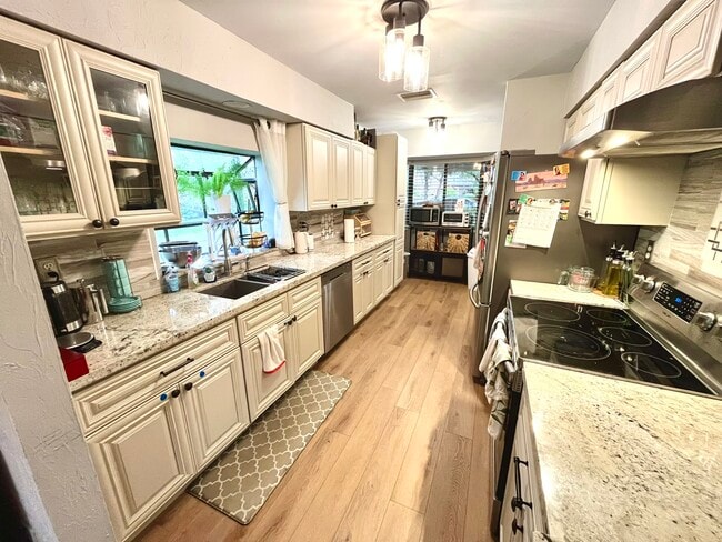 9366 Chelsea Dr N in Plantation, FL - Foto de edificio - Building Photo
