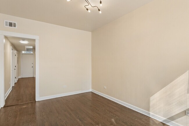 2144 N Bell Ave in Chicago, IL - Building Photo - Building Photo