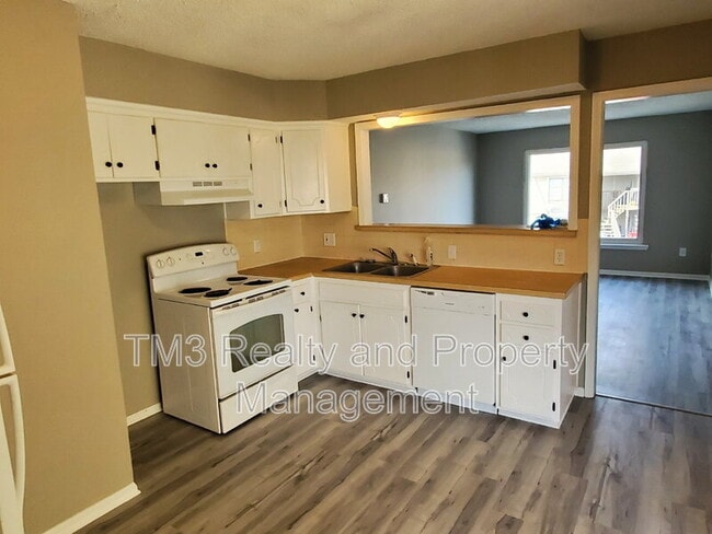 property at 904 S Edgebrook Ln