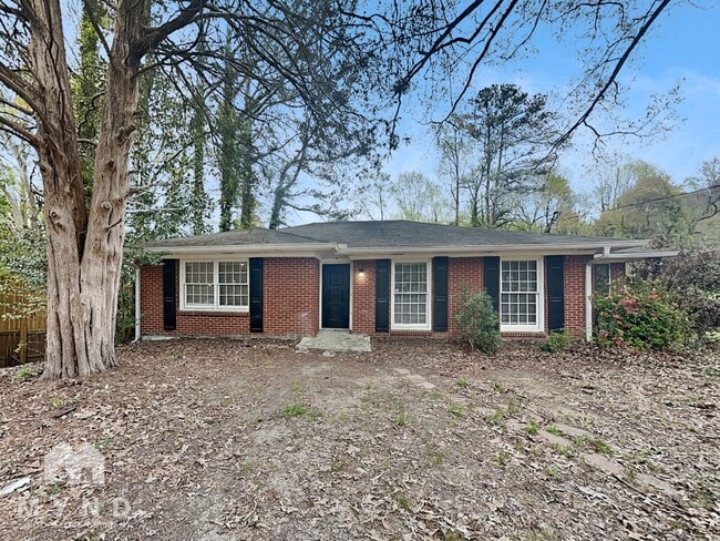 property at 990 Lynhurst Dr SW