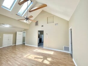 1041 W 10th St-Unit -Unit 2 - Upstairs in Lorain, OH - Building Photo - Building Photo