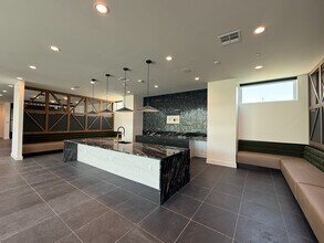 Pearl Springdale in Austin, TX - Foto de edificio - Building Photo