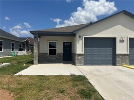 10 Valley S Cir in La Feria, TX - Building Photo