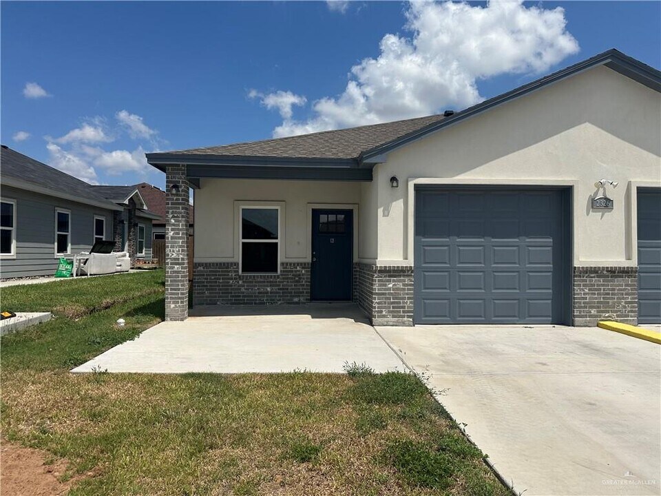 10 Valley S Cir in La Feria, TX - Building Photo