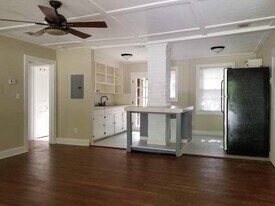 7 Mindoro Cir in Pensacola, FL - Building Photo