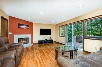 6163 144th Pl SE in Bellevue, WA - Building Photo - Building Photo