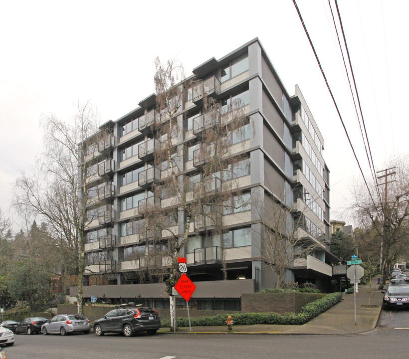 Four Seasons Condominiums in Portland, OR - Building Photo