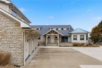 28838 Lake Rd in Bay Village, OH - Building Photo - Building Photo