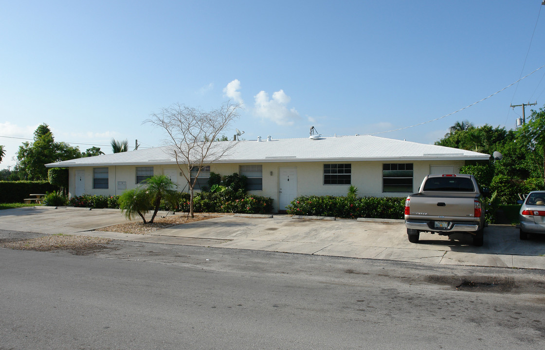 2 NW 11th St in Fort Lauderdale, FL - Building Photo