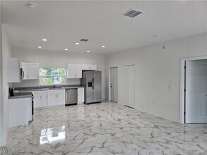 612 Kleinart Dr in Lehigh Acres, FL - Foto de edificio - Building Photo