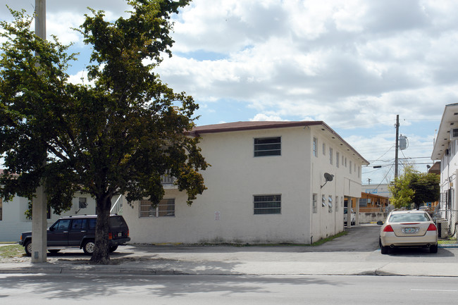 680 W 29th St in Hialeah, FL - Building Photo - Building Photo