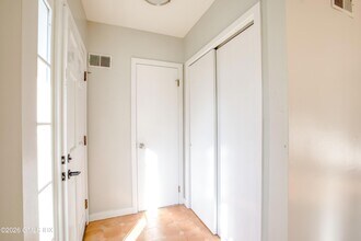 24 Hollow Wood Ln, Unit 2 in Greenwich, CT - Foto de edificio - Building Photo