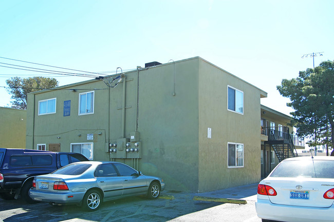 4140 Pennwood Ave in Las Vegas, NV - Building Photo - Building Photo