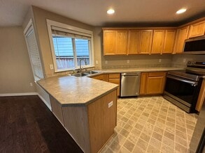 704 NE Breezy Way in Albany, OR - Building Photo - Building Photo
