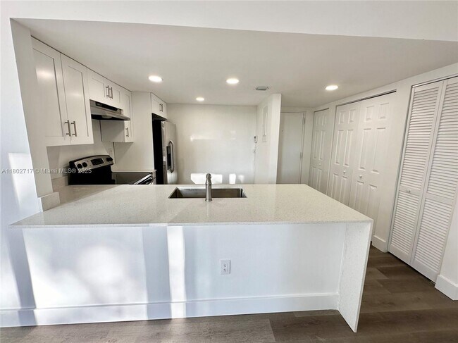 3561 SW 117th Ave in Miami, FL - Building Photo - Building Photo