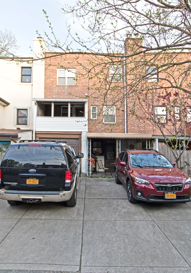 2004 37th St in Astoria, NY - Building Photo - Other